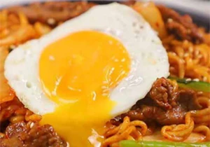 Korean Spicy Stir-Fried Noodle Beef